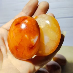 60-85g Natural Crystals Red Agate Raw Ore Polished Hand Play Witchcraft Supplies Meditation Reiki Healing Home Decoration